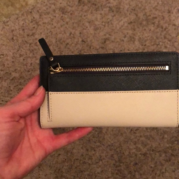 Kate Spade billfold - Picture 3 of 3
